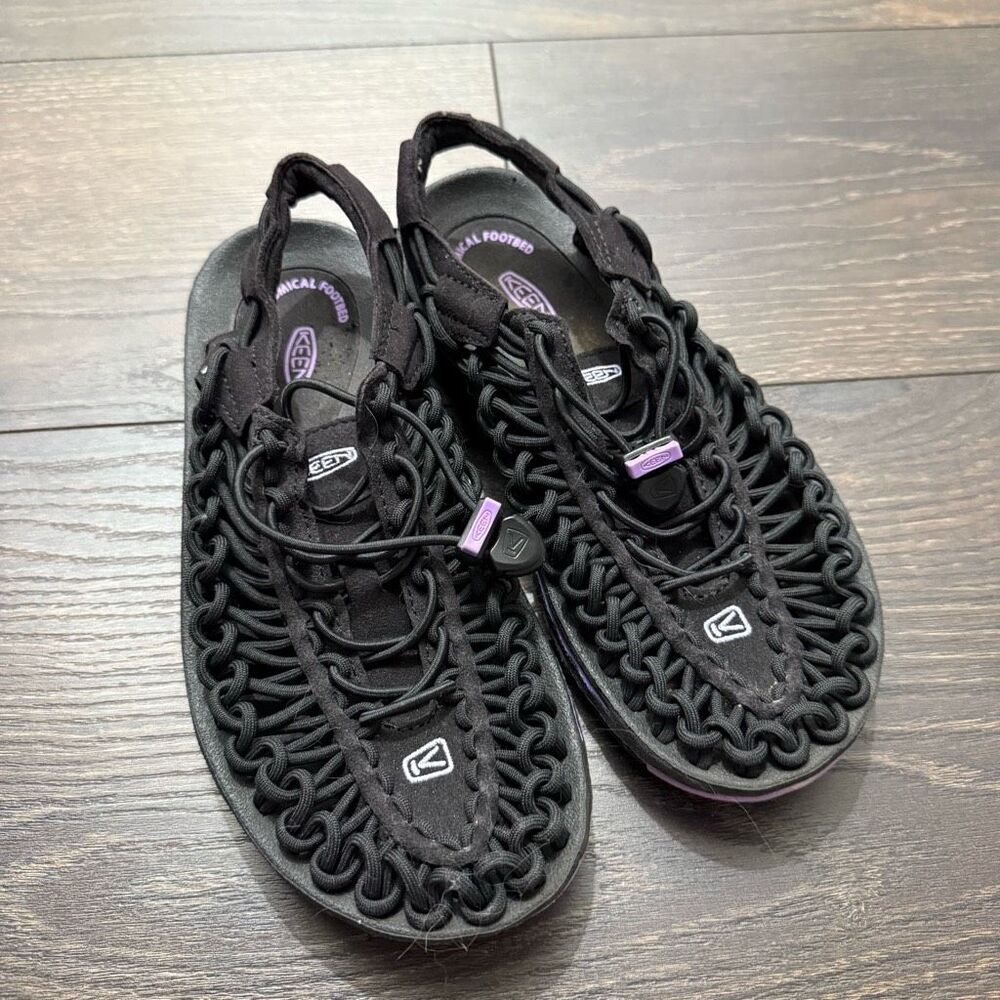 Keen Women’s 5.5 Black Purple Knotted Rope Shoes